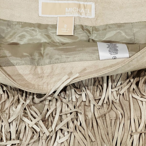 Mini skirts - Picture 2 of 5